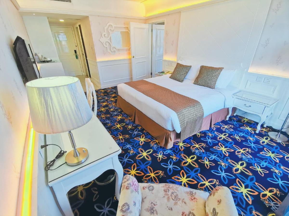 Riviera Hotel 4*
