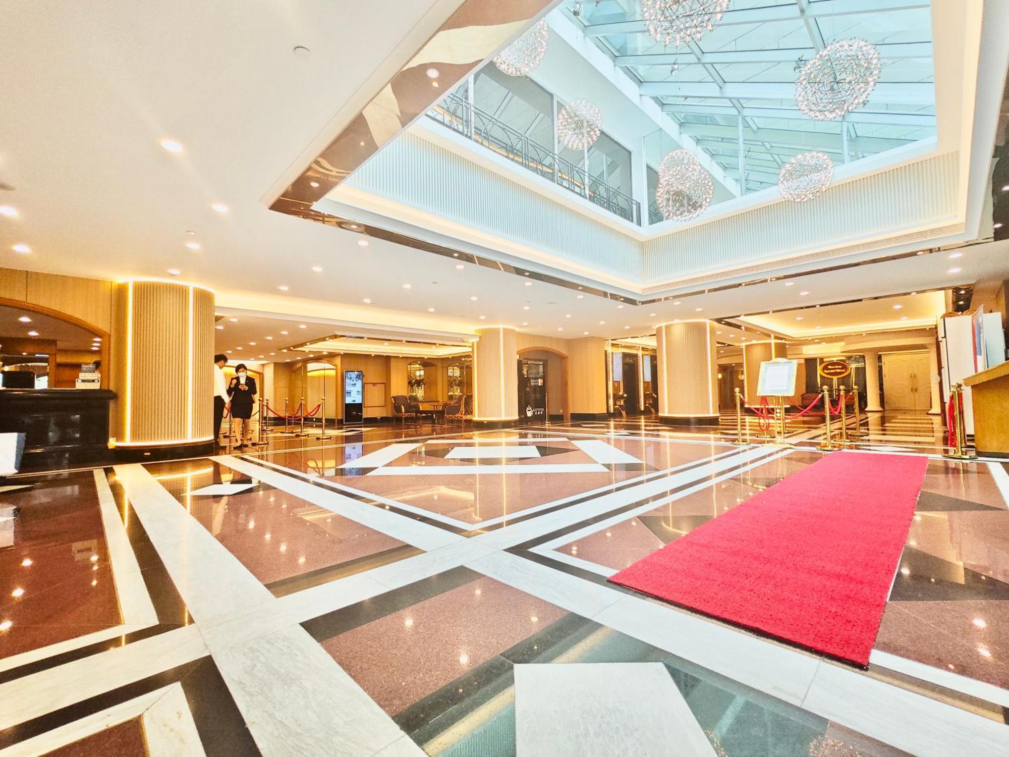 Riviera Hotel 4*