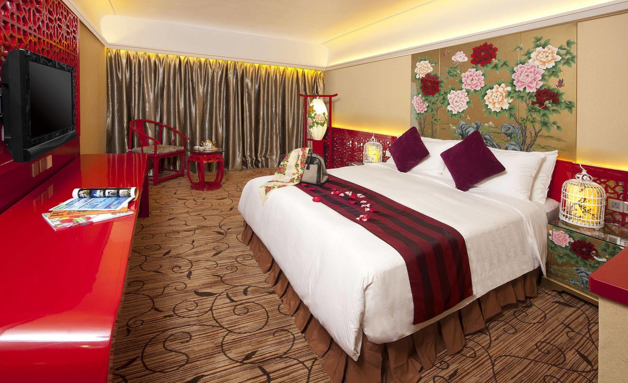 Riviera Hotel